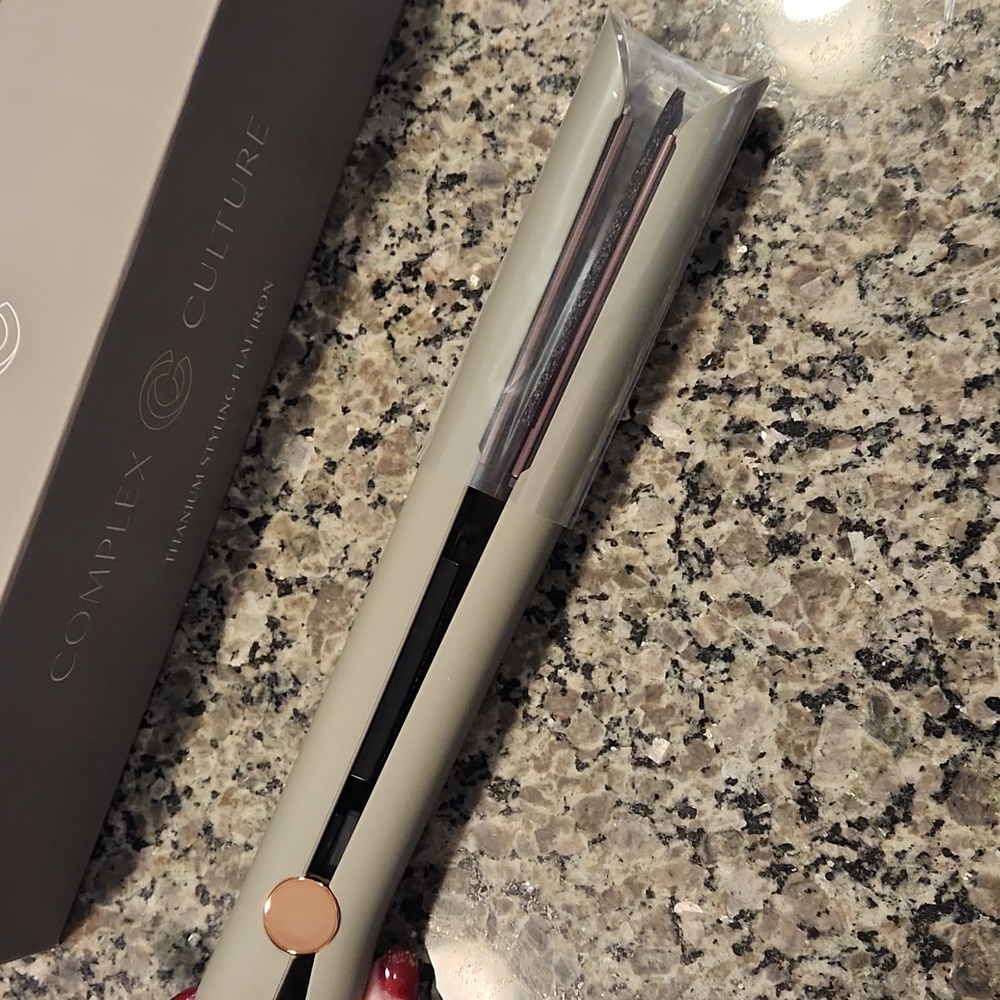 Flat Iron - Picture 3 of 5